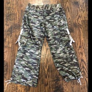 NWOT Vintage Express Camo Crop Cargo Pants